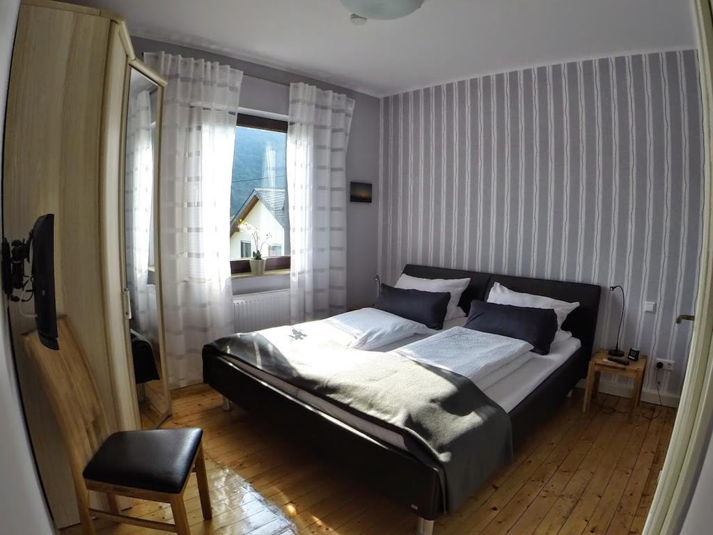 Ferienwohnungen Haus Am Wuerzlaysteig Lehmen Oda fotoğraf