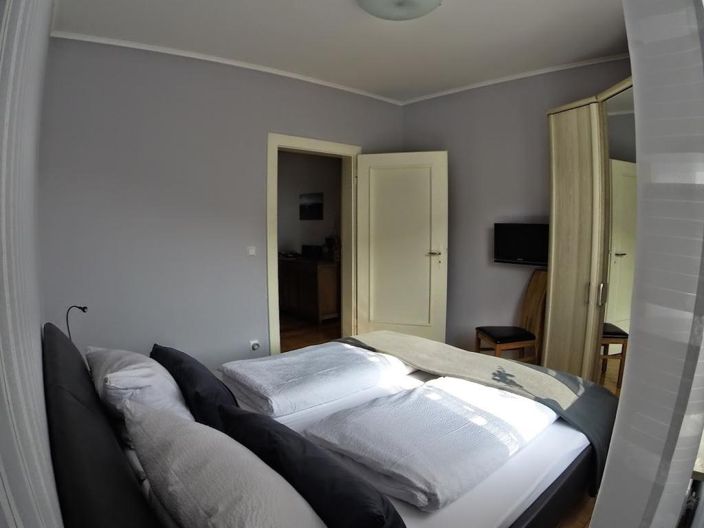 Ferienwohnungen Haus Am Wuerzlaysteig Lehmen Oda fotoğraf